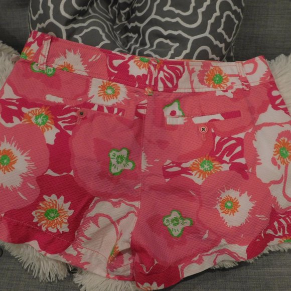 LILLY PULITZER Floral Print SHORTS Size 8 - Picture 3 of 3